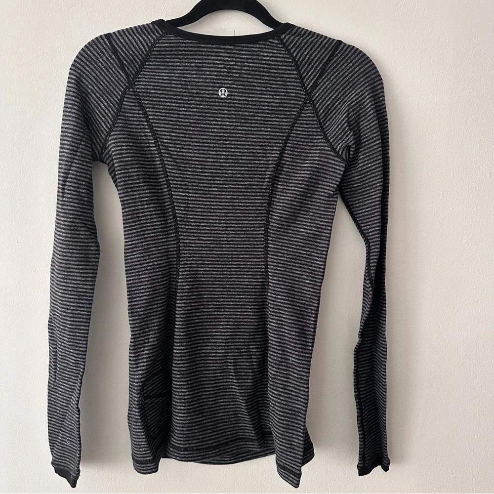 Lululemon Reversible Run Turn Around Long Sleeve mini strip grey/black size 6